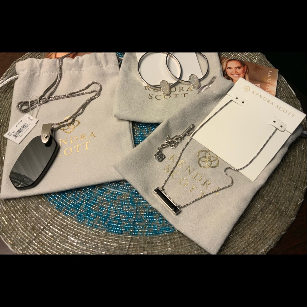 KENDRA SCOTT SILVER ELORA WITH IRIDESCENT DRUSY, BLACK LEANOR, & BLACK INEZ